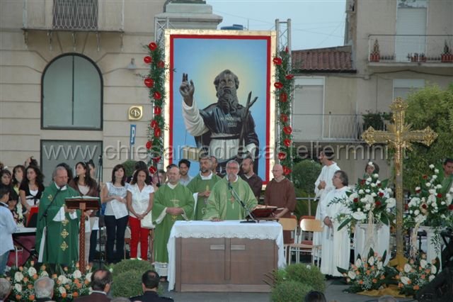 DSC_3467.JPG - Festività 2010 Concelebrazione Eucaristica in Piazza Duomo, presieduta da S.E. Mons. Fr. Calogero Peri, vescovo di Caltagirone