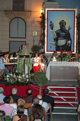 DSC_3480.JPG - Festività 2010 Concelebrazione Eucaristica in Piazza Duomo, presieduta da S.E. Mons. Fr. Calogero Peri, vescovo di Caltagirone